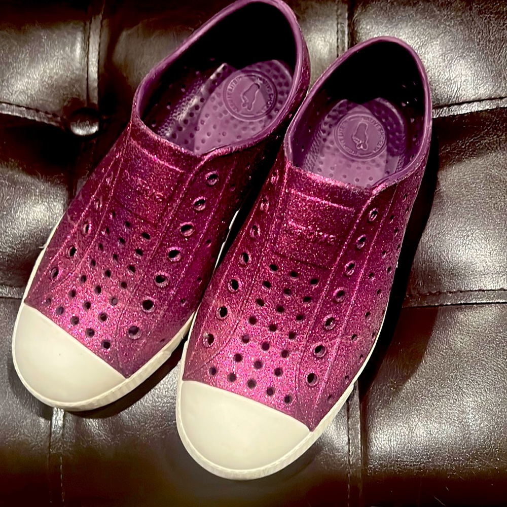 Native purple bling shoes size J2 (little kid 2)